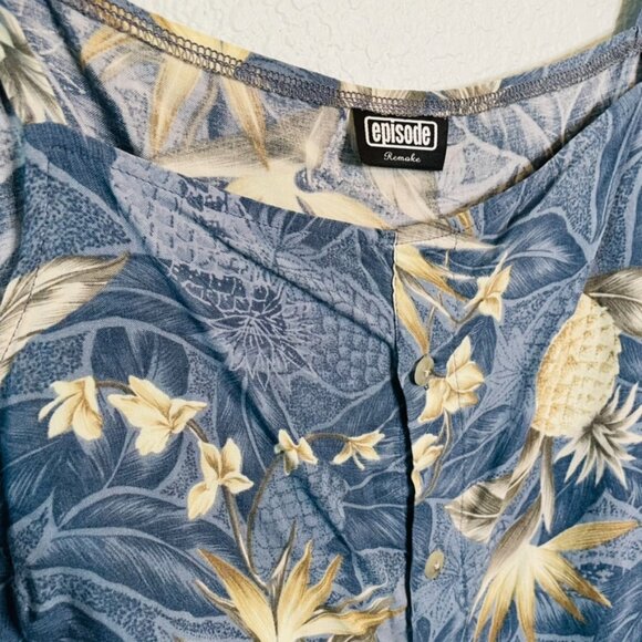 Episode Remake Blue Tropical Pineapple Cropped Flowy Tank Top | Medium - Picture 3 of 5
